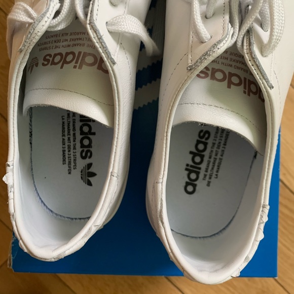 ADIDAS Courtvantage - Picture 5 of 8